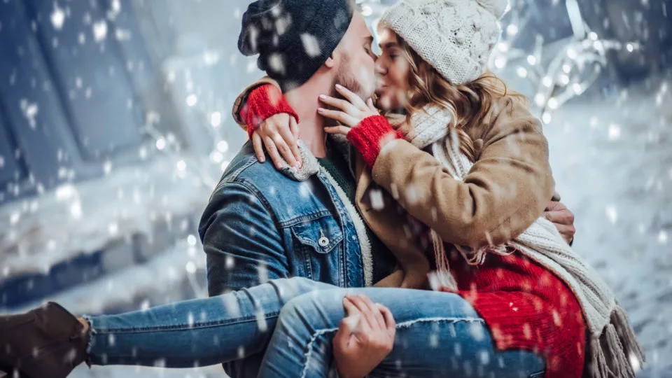 Young,Romantic,Couple,Is,Having,Fun,Outdoors,In,Winter,Before
